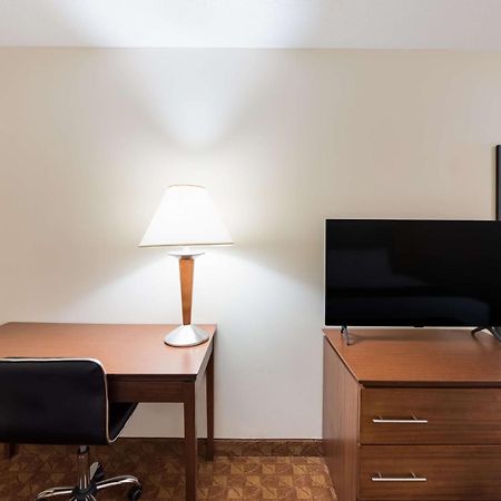 Best Western Lakewood Inn Hebron Экстерьер фото