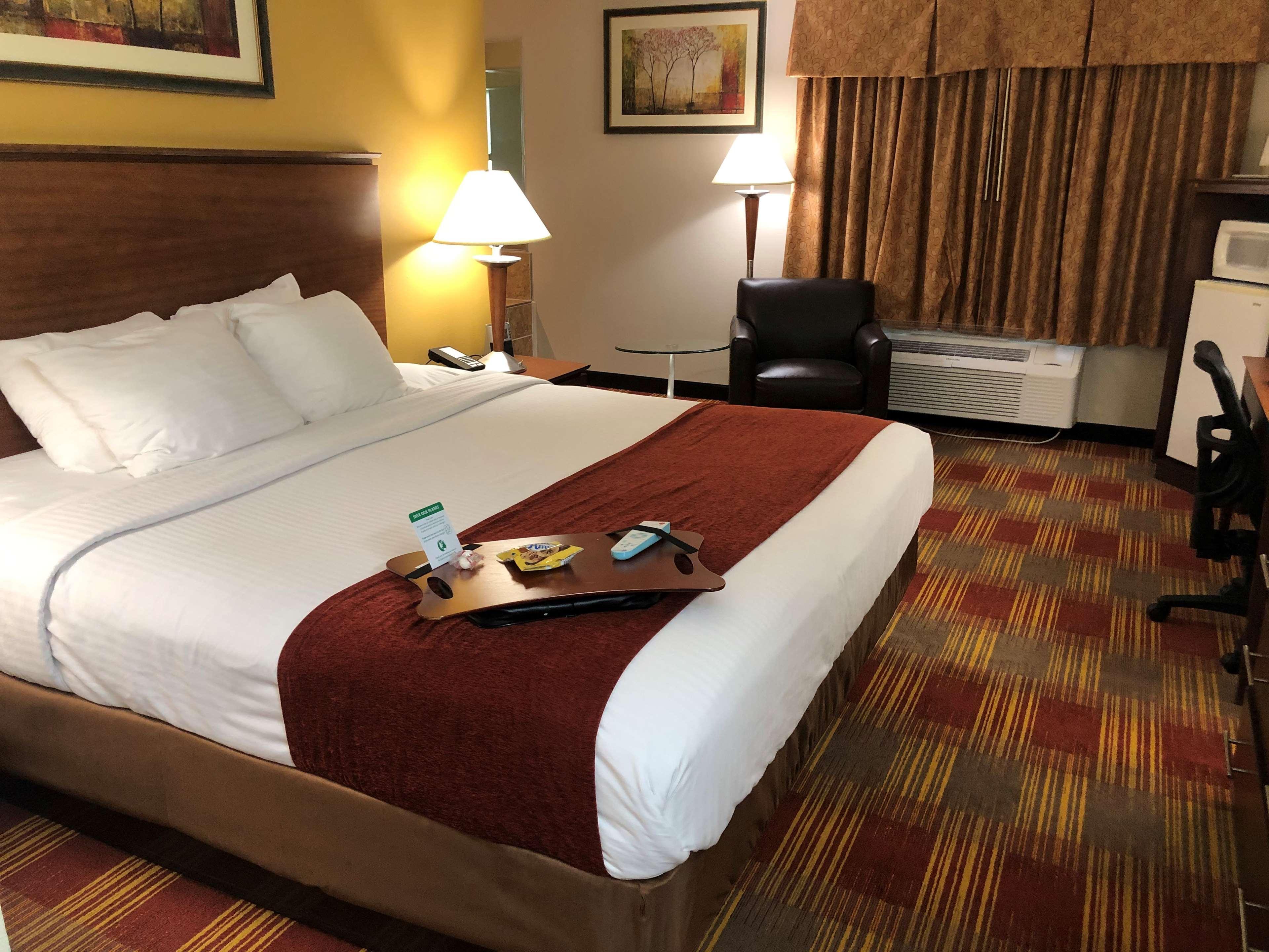 Best Western Lakewood Inn Hebron Экстерьер фото