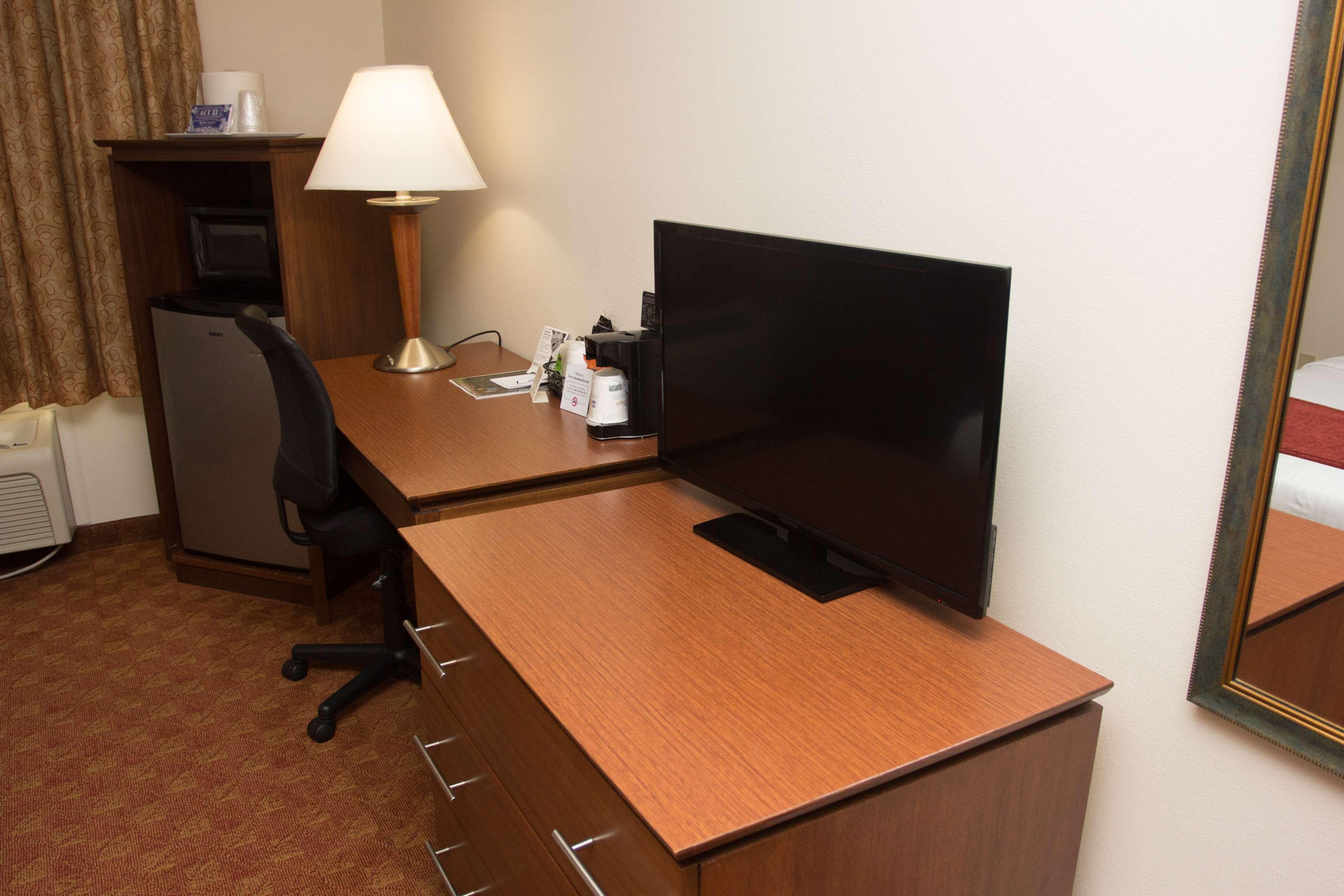 Best Western Lakewood Inn Hebron Экстерьер фото