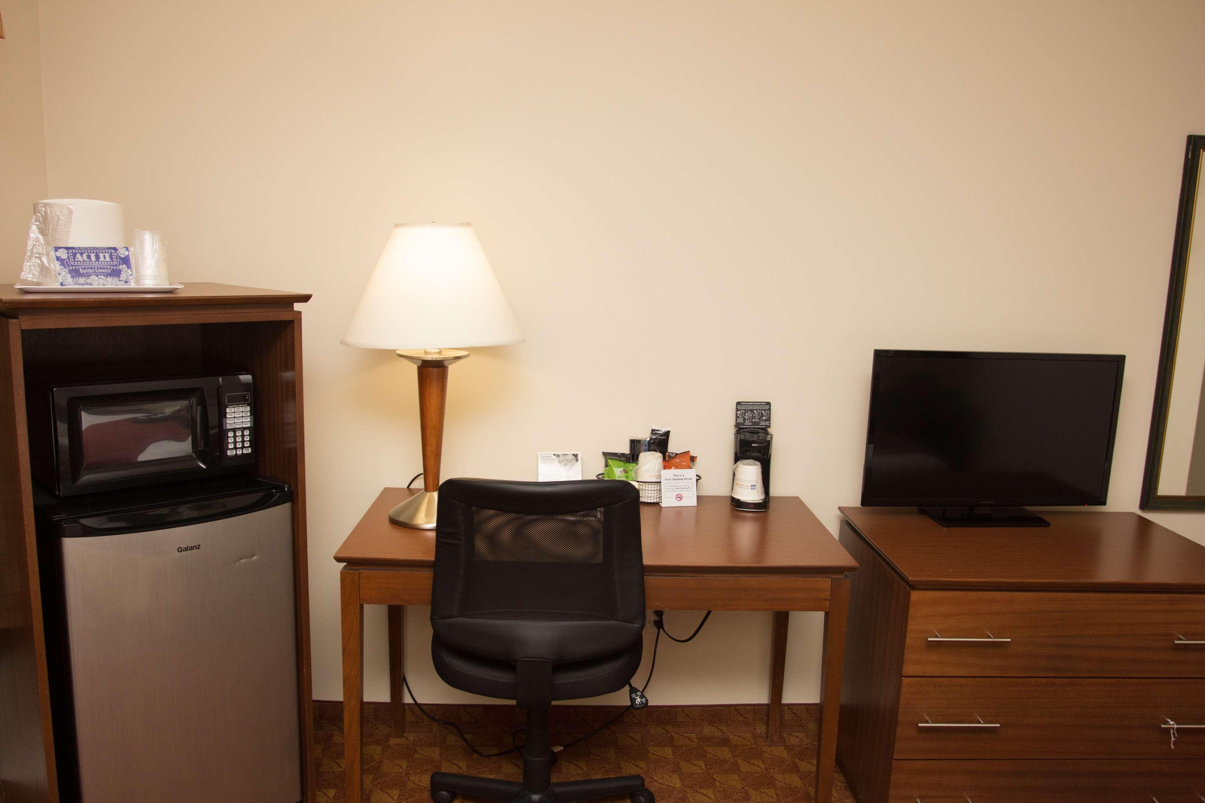 Best Western Lakewood Inn Hebron Экстерьер фото