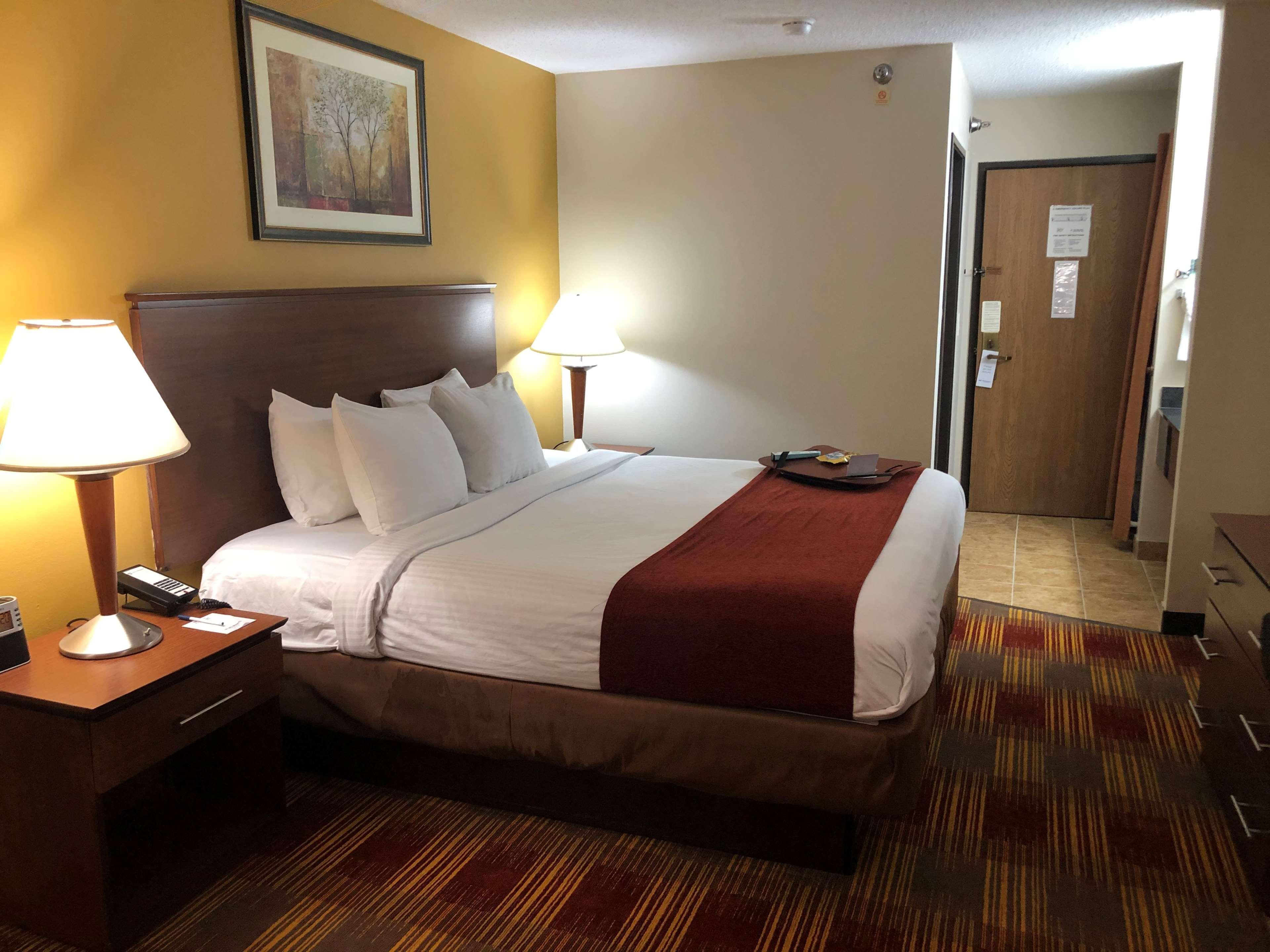 Best Western Lakewood Inn Hebron Экстерьер фото