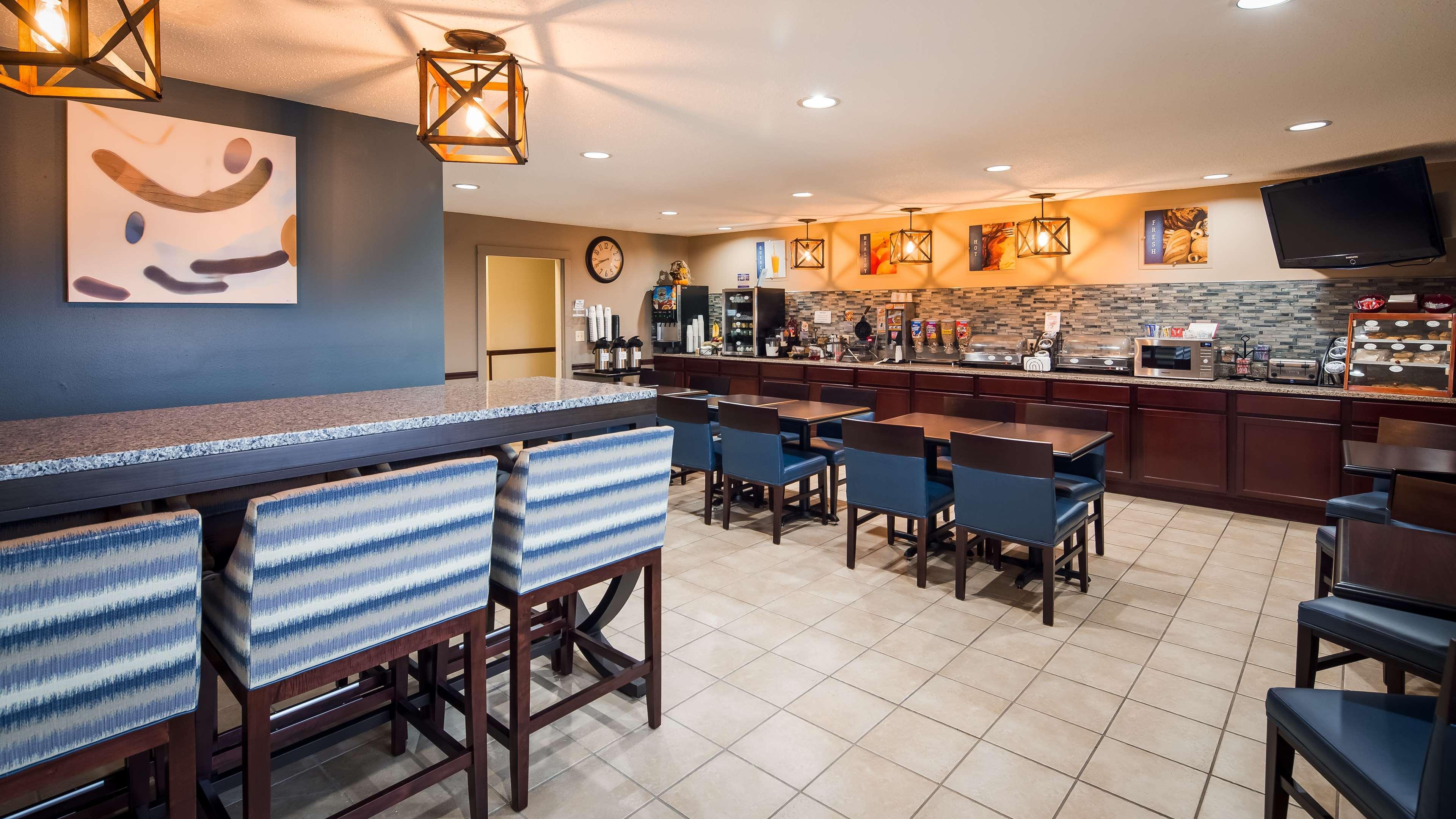 Best Western Lakewood Inn Hebron Экстерьер фото