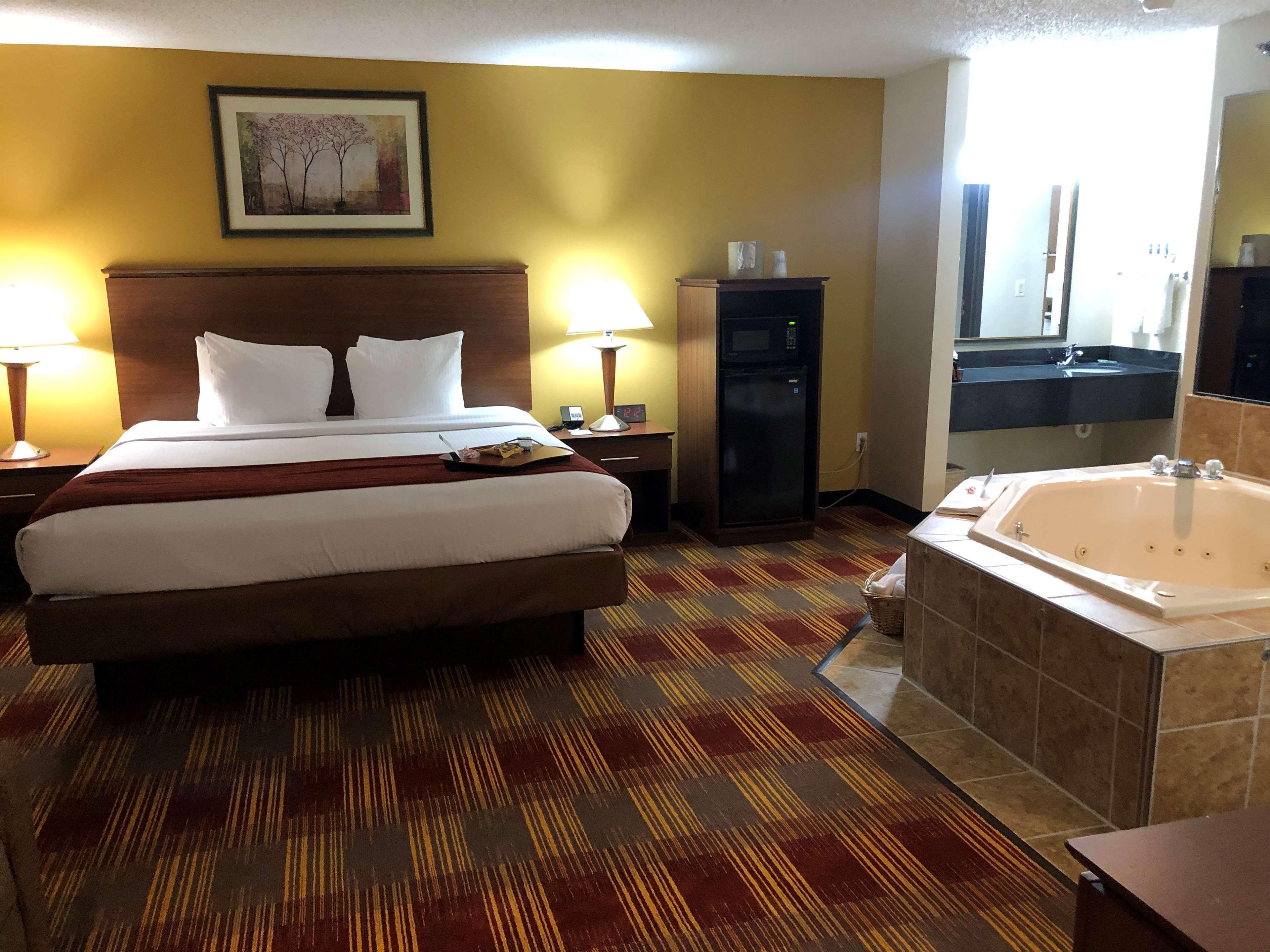 Best Western Lakewood Inn Hebron Экстерьер фото