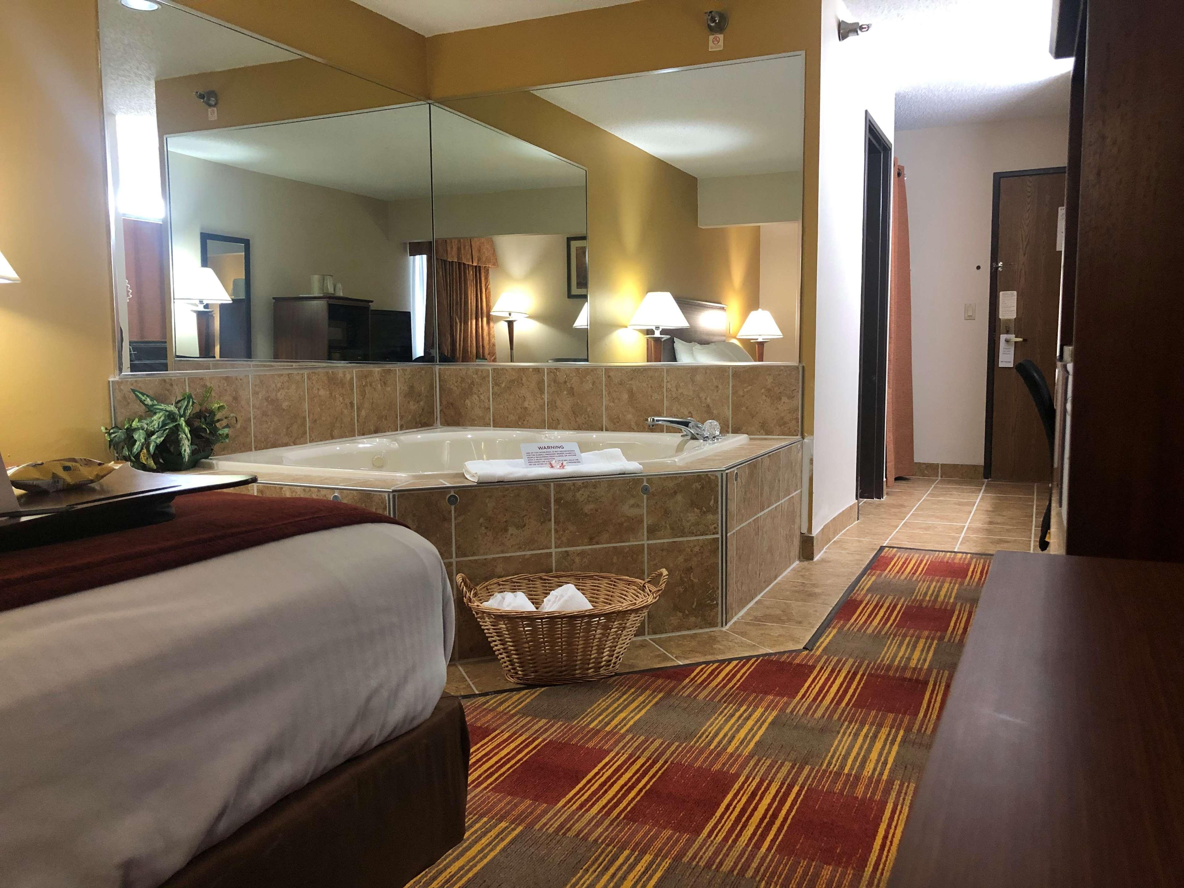 Best Western Lakewood Inn Hebron Экстерьер фото