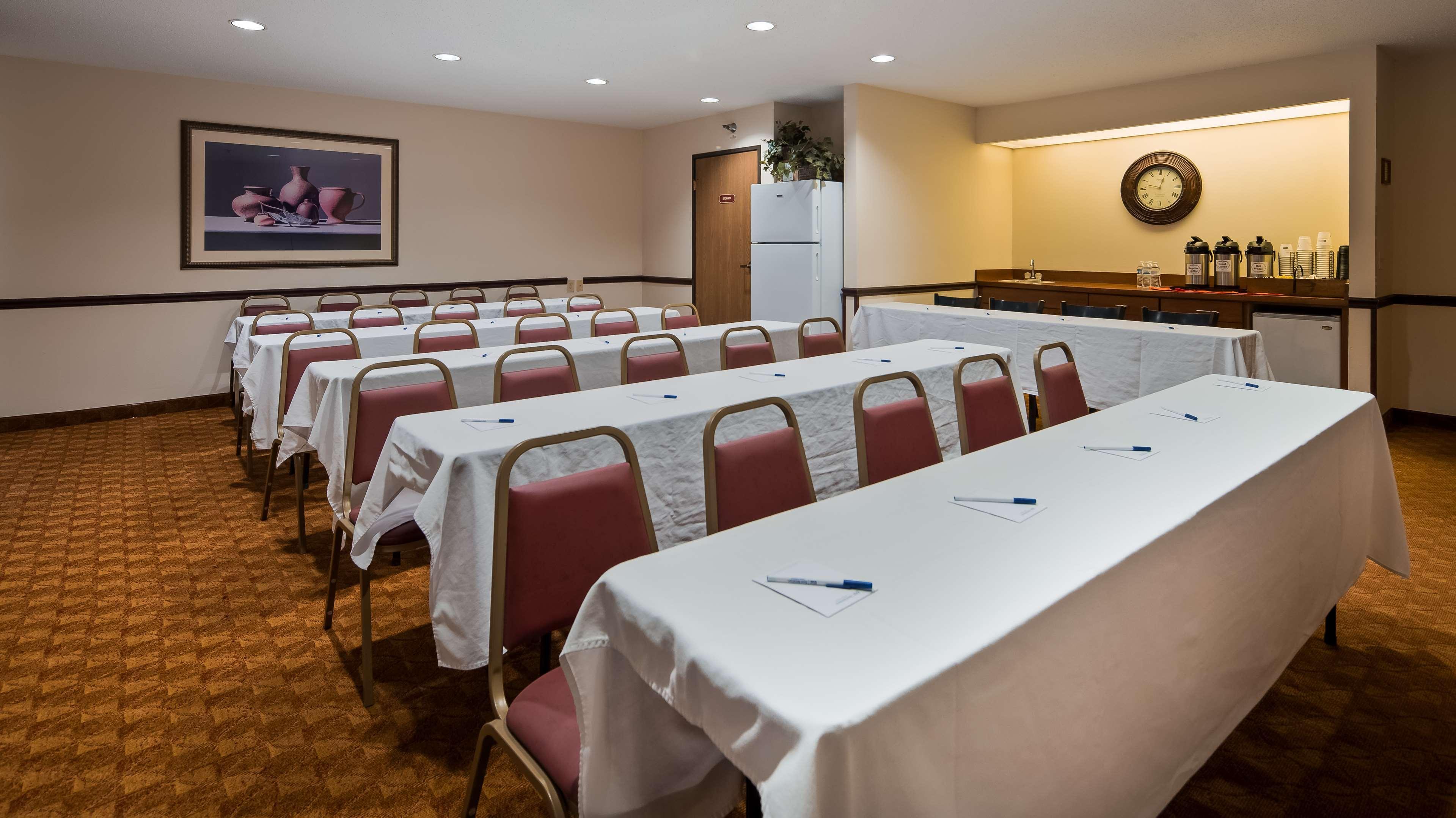 Best Western Lakewood Inn Hebron Экстерьер фото