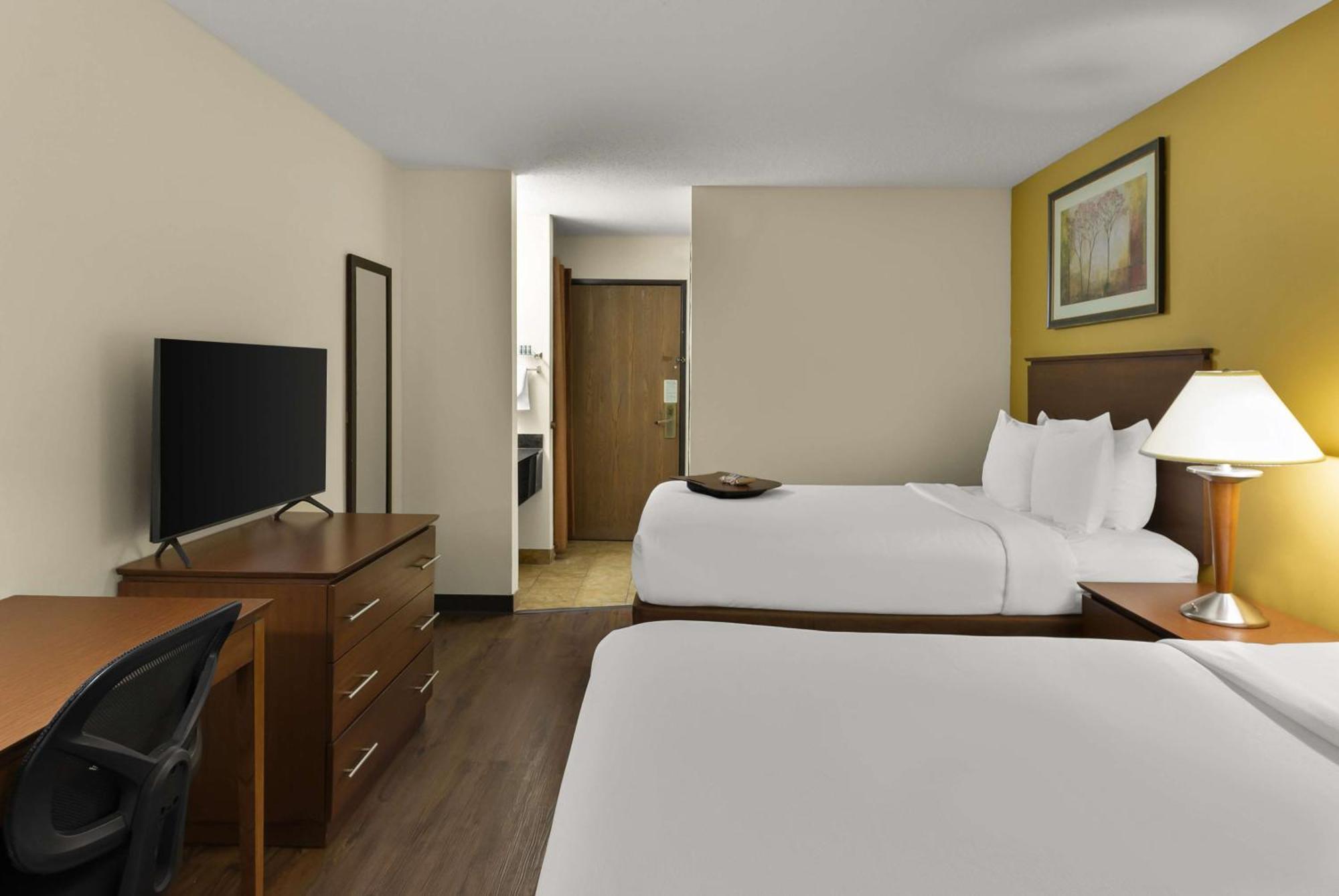 Best Western Lakewood Inn Hebron Экстерьер фото