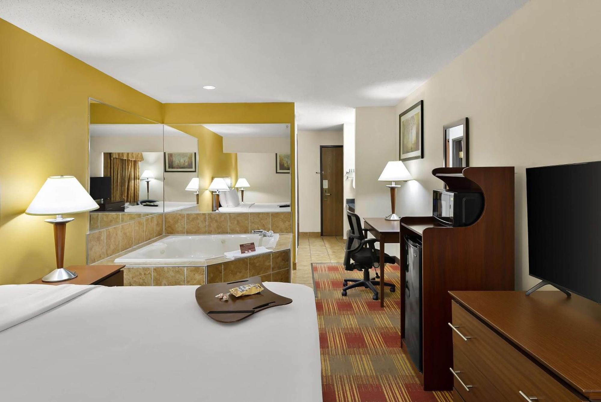 Best Western Lakewood Inn Hebron Экстерьер фото