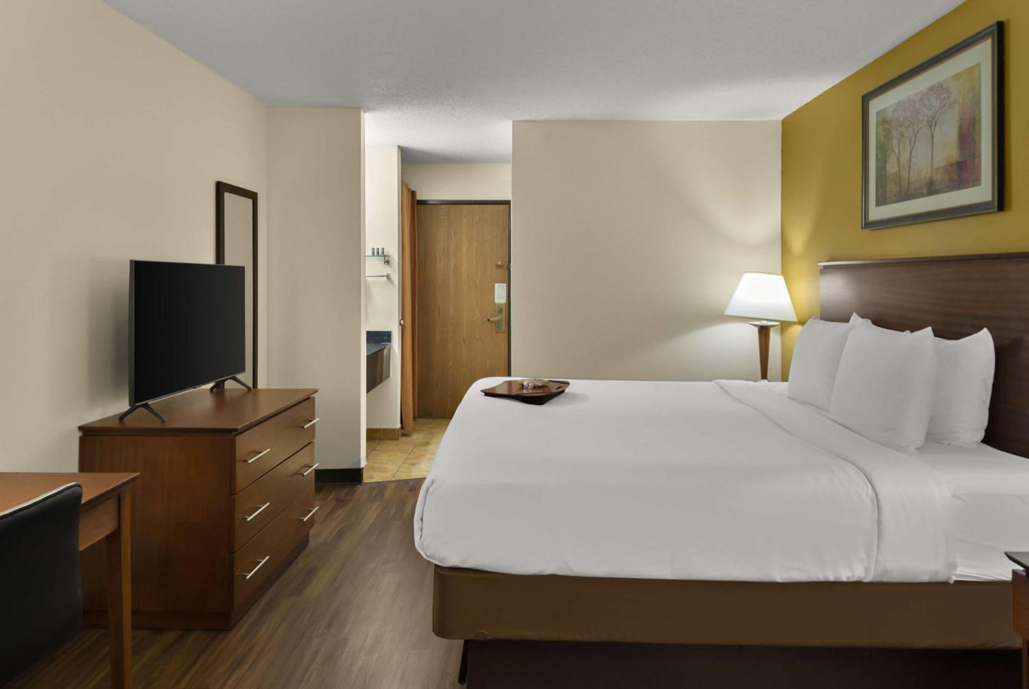 Best Western Lakewood Inn Hebron Экстерьер фото