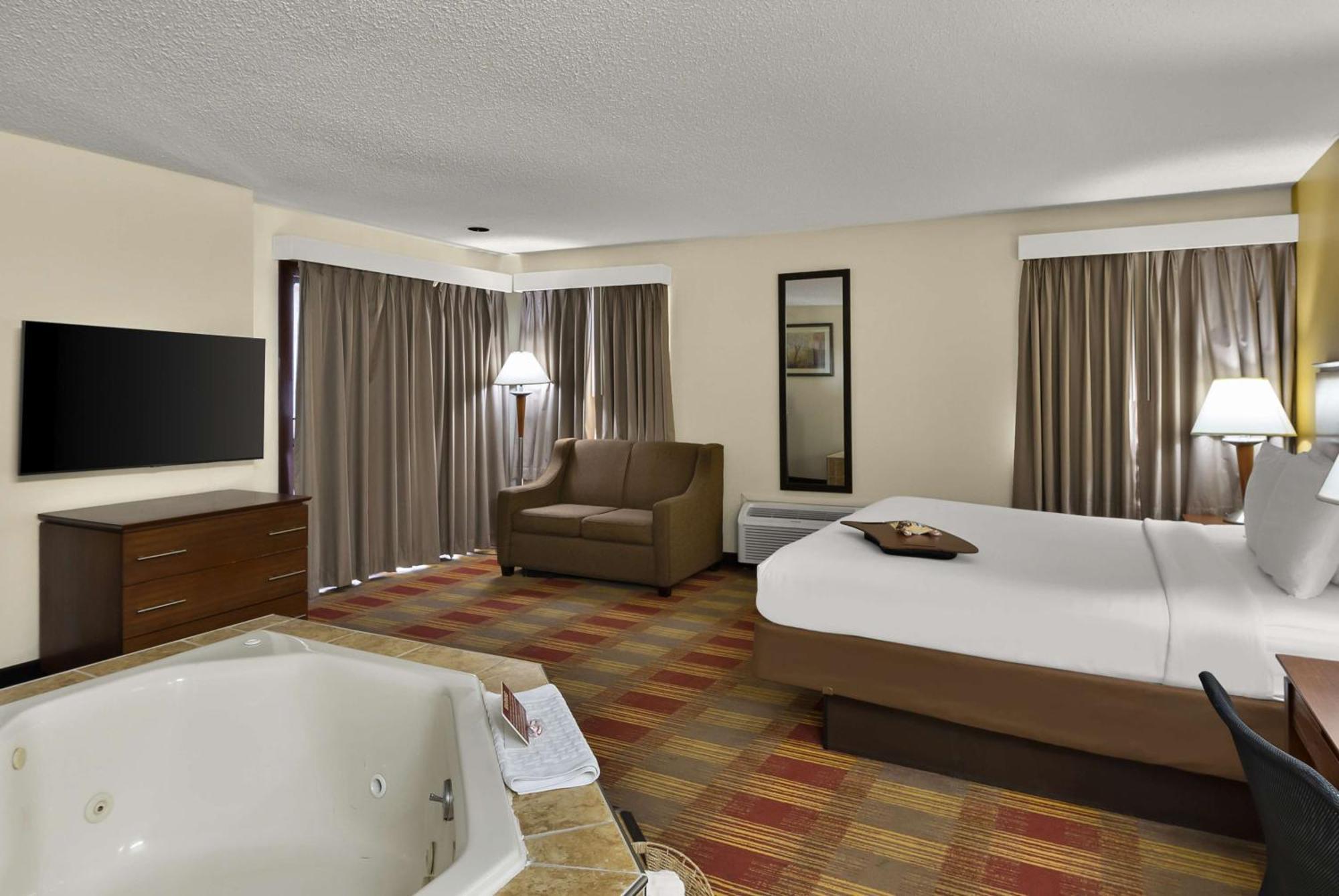 Best Western Lakewood Inn Hebron Экстерьер фото