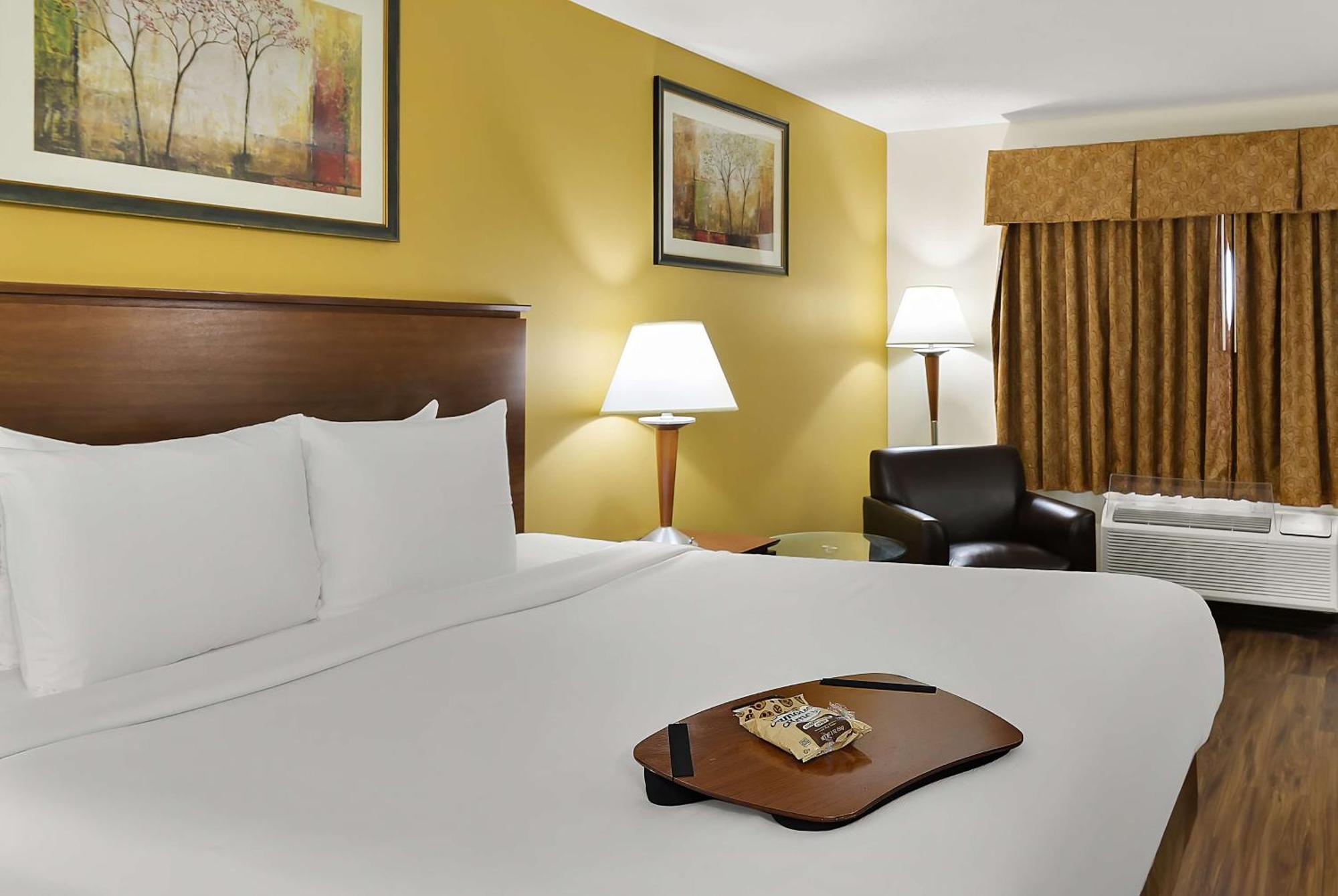 Best Western Lakewood Inn Hebron Экстерьер фото