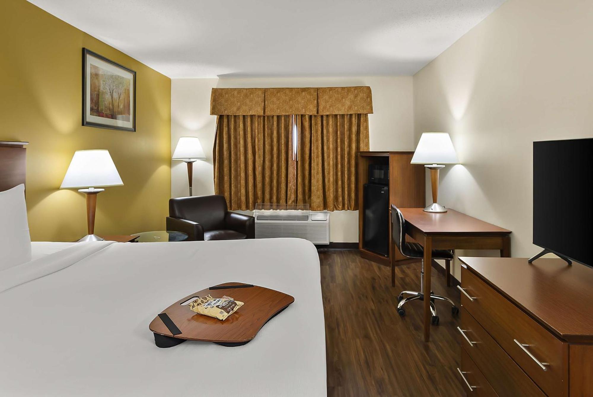 Best Western Lakewood Inn Hebron Экстерьер фото